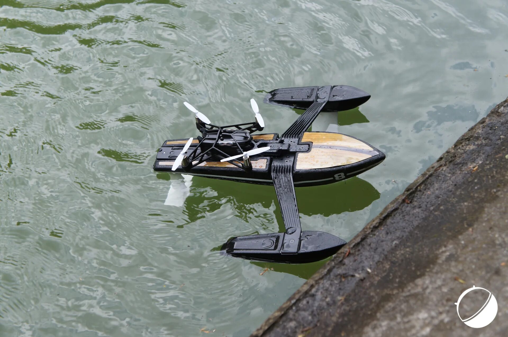 Катера дроны. Лодка с подводными крыльями. Лодка дрон. Водный квадрокоптер. Купить подводные крылья