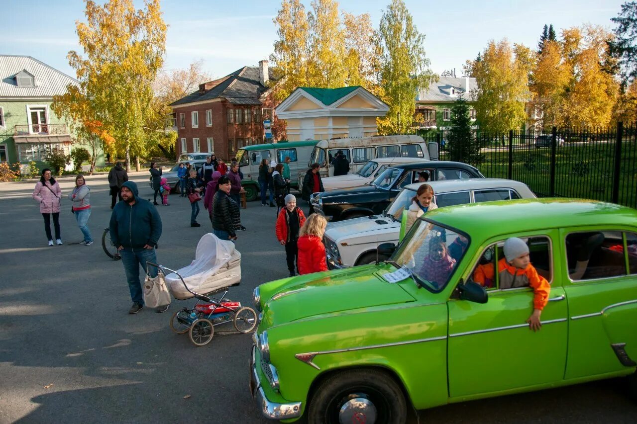 Авто городок. Выставка ретро авто Первоуральск. Машины Ревда. Зося автомобиль. Выставка ретро автомобилей Гаврилов-ям.