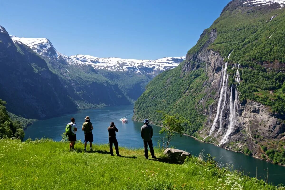 Какая страна имеет природную достопримечательность фьорды. Согнефьорд Норвегия. Гейрангер, Норвегия. Согнефьорд смотровая площадка. Гейрангер Фьерд кемпинг.