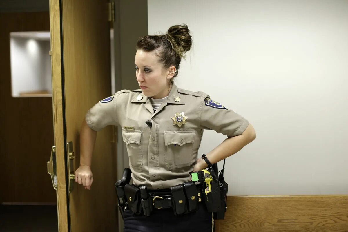 Надзиратель читать. Lasd deputy sheriff женская. andrea penoyer. женщина надзиратель. красивые женщины надзиратели.