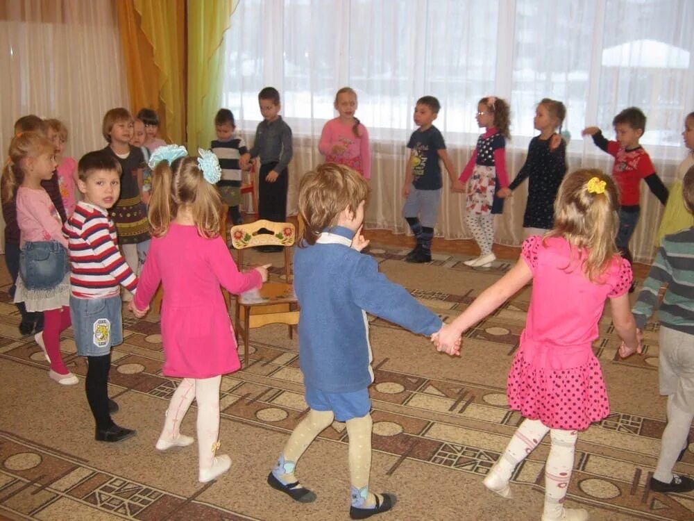 Картотека народных подвижных игр для детей. Доу хороводная игра. День хороводных игр в детском саду. Картотека русско народных игр для дошкольников. Дети хоровод в доу.