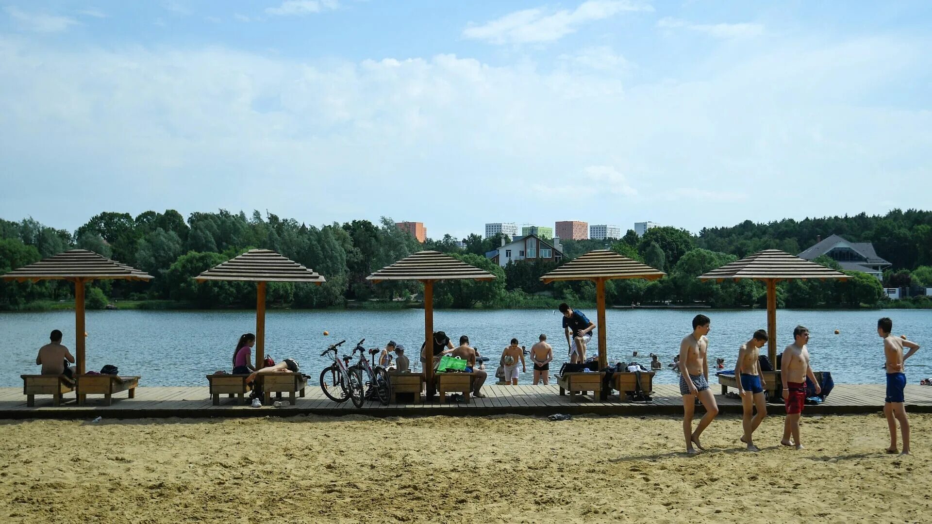 Пляж в мск. Филевский парк бассейн открытый. Москва пляжи отдых. Пляжи москвы. Бассейн москва.