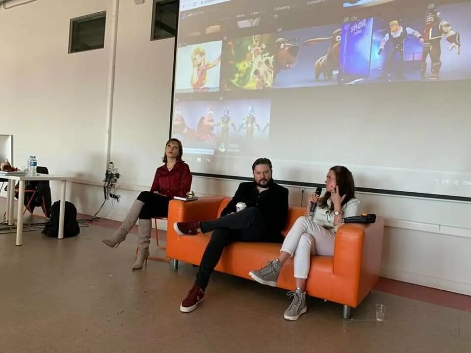 Организатор егэ. Оксфорд студенты. Прийти на лекцию. Алтгу. Экзамены в школе.