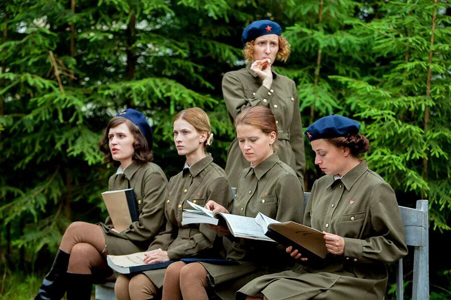Разведчицы сериал актеры и роли фото Разведчицы (2013) актеры и роли Александр Саюталин российские фильмы и сер
