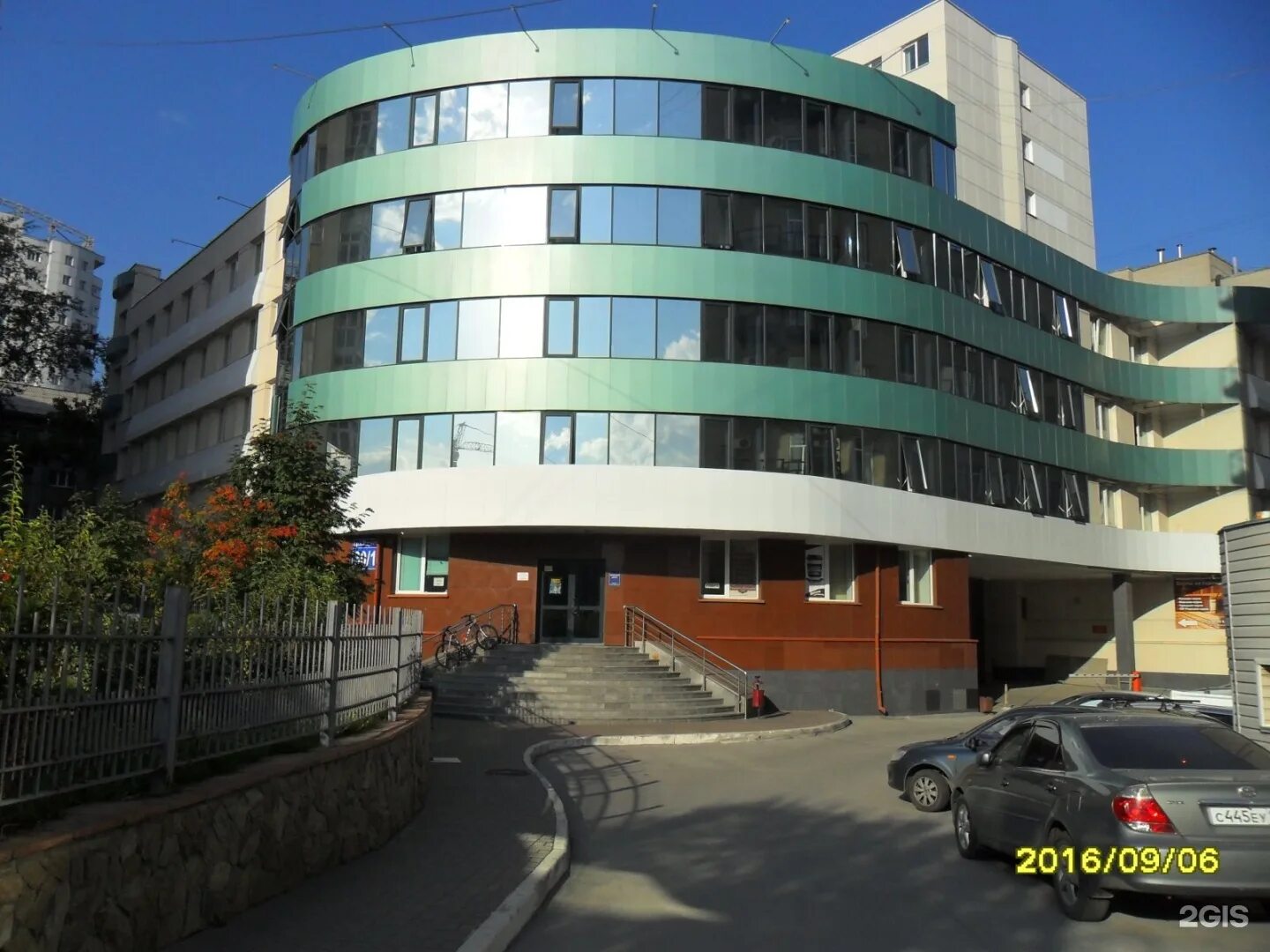 Фото: Уральский банк реконструкции и развития, банк, просп. Карла Маркса, 30, Но