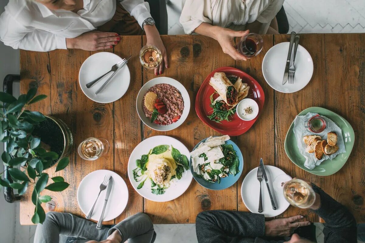 Dine dine done. Обеденный этикет. Застольный этикет. Обед. Гастрономический этикет.