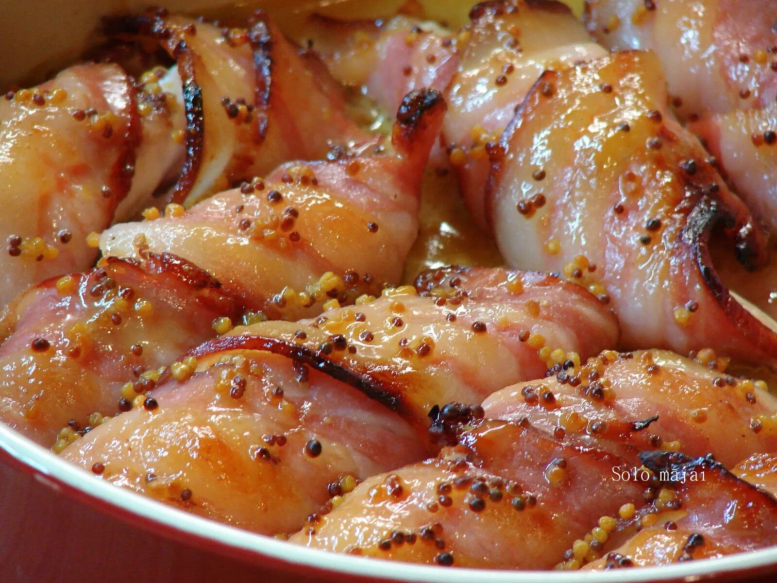 Рецепт куриного филе в беконе в духовке. Куриное филе в соусе и беконе. куриное филе в горчичном соусе в беконе на сковороде. куриное филе по венгерски в беконе. филе курицы в беконе в белом соусе.