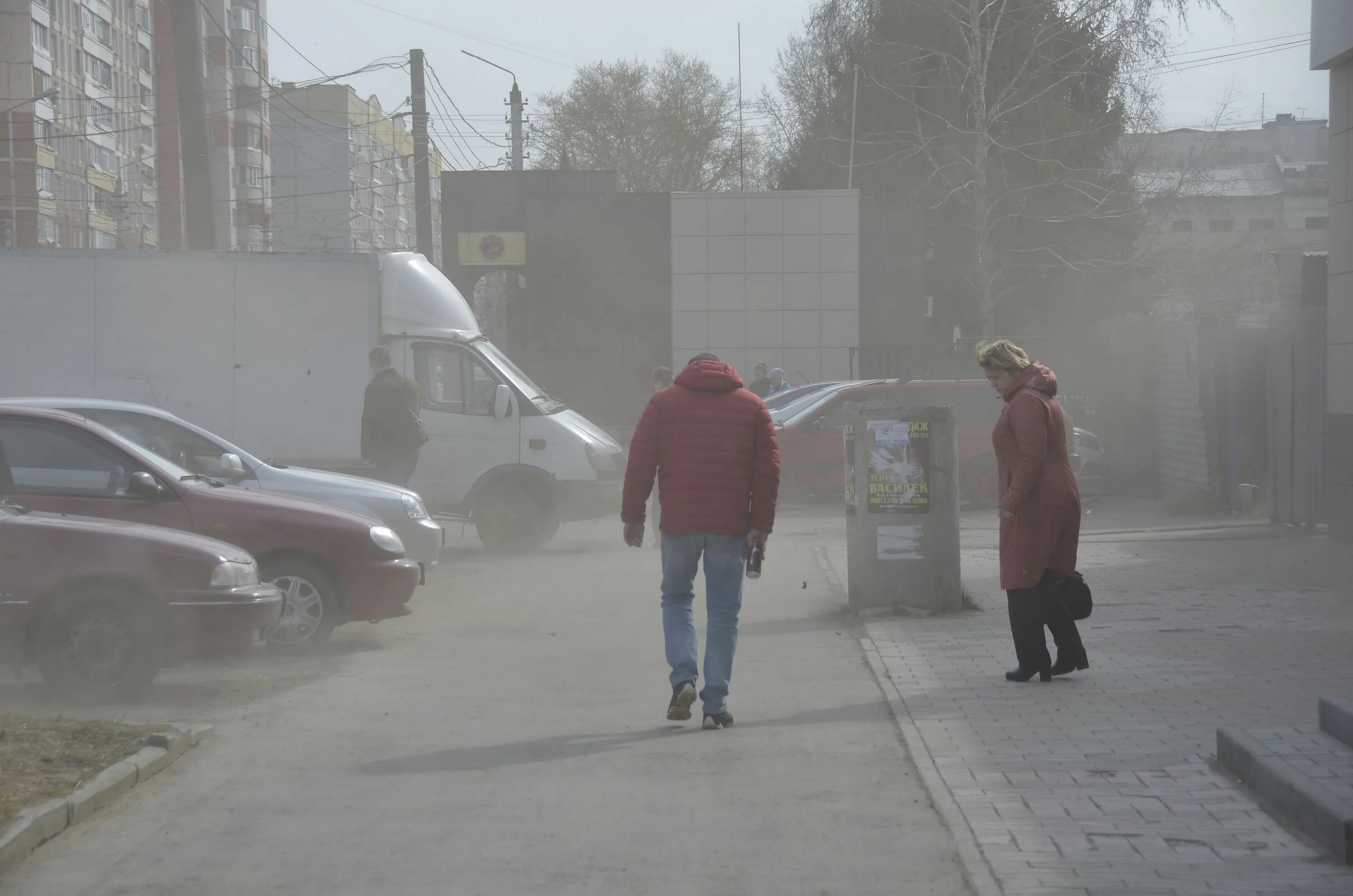 Запыленность воздуха в городе. Пыльный Новосибирск. Буря в Новосибирске. Пыль в городе. Разрушительный ветер 32 м с