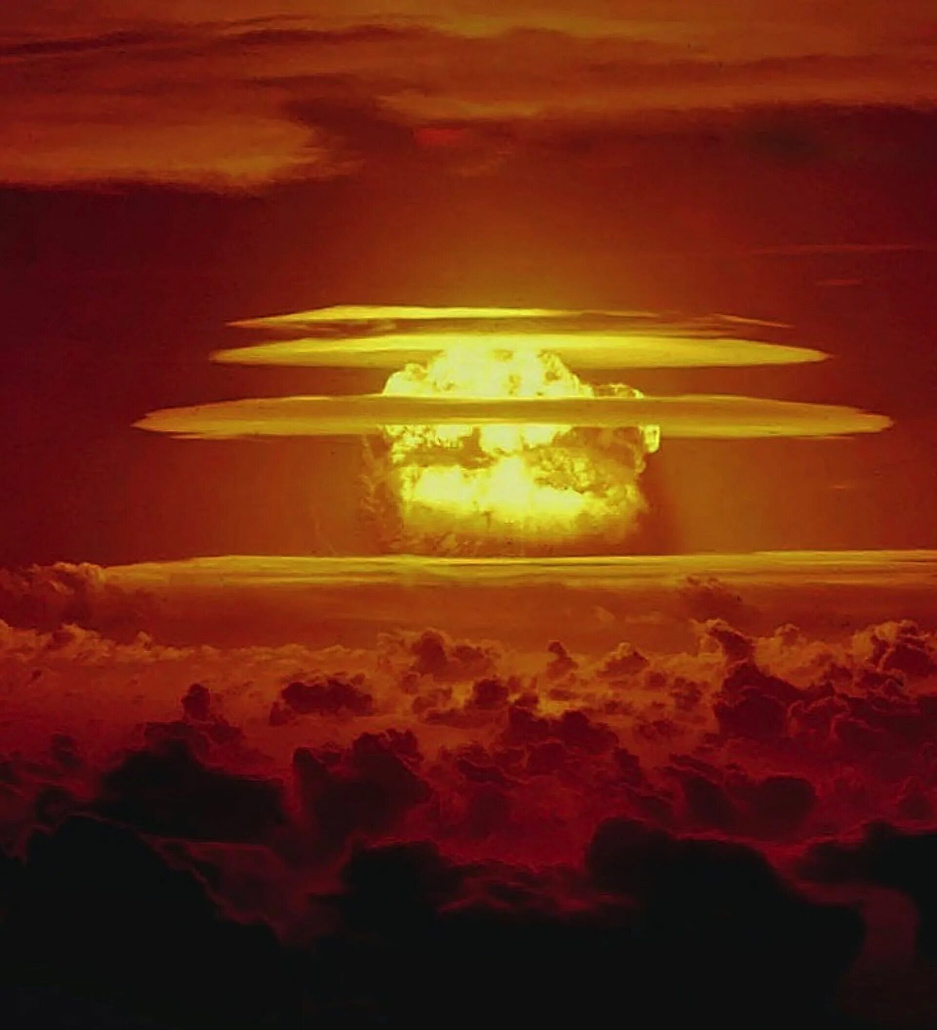 Ядерный взрыв Кастл Браво. Кастл Браво бомба. Ядерный гриб Кастл Браво.