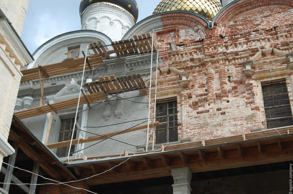 реставратор икон. церковная реставрация. иконостас храма спаса на крови.