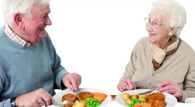 Что нельзя есть пожилым людям. Правильное питание для пожилых людей. Пищеварение у пожилых. Питание для пожилых ослабленных людей. Пищеварительная система пожилого и старческого возраста.