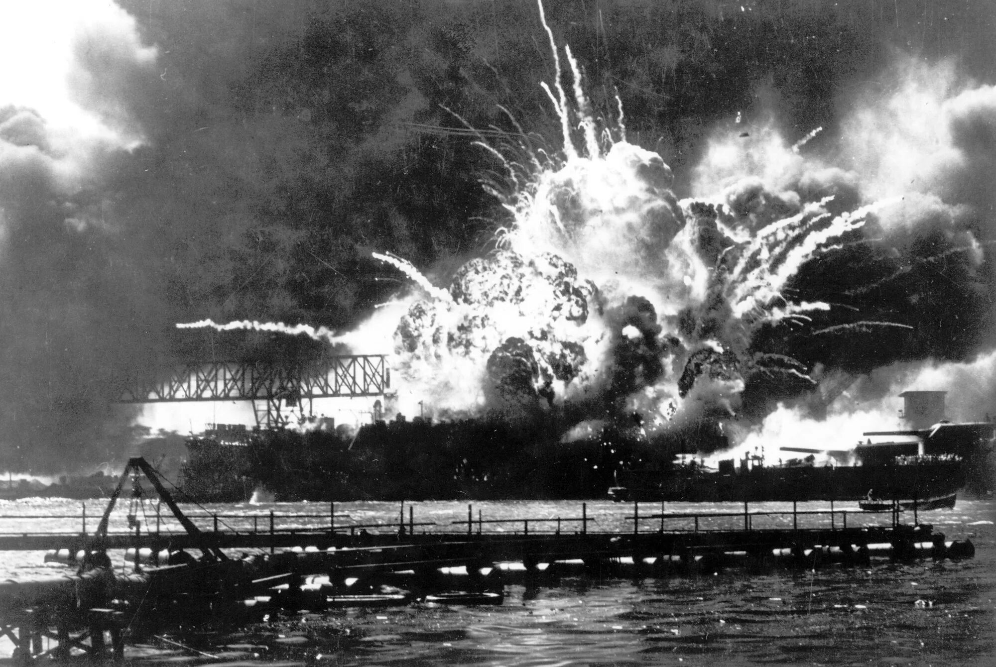 Нападение г. Пароход Форт Стайкин. Пёрл-Харбор 1941 год нападение.