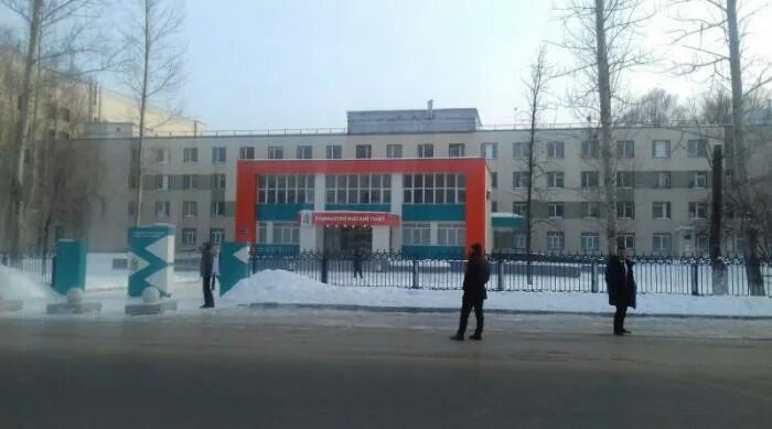 Больница 2 нижнекамск. Нижнекамск больница ахтубинская. Заброшенные боксы ахтубинск. Ахтубинская 11 нижнекамск. Ахтубинская 18.