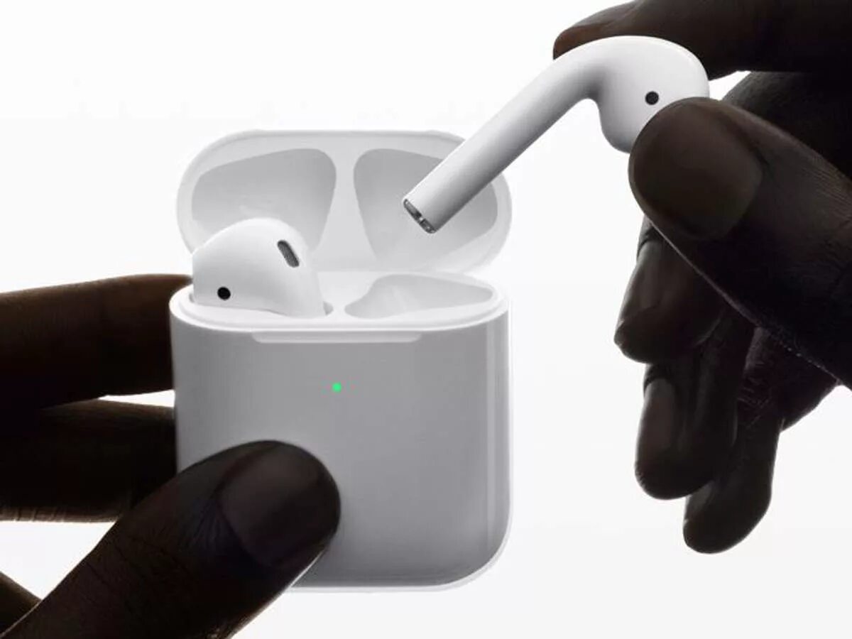 Airpods страны. Air pods 2. Наушники беспроводные Apple. Наушники Apple баннер. Наушники AIRPODS Pro баннер.