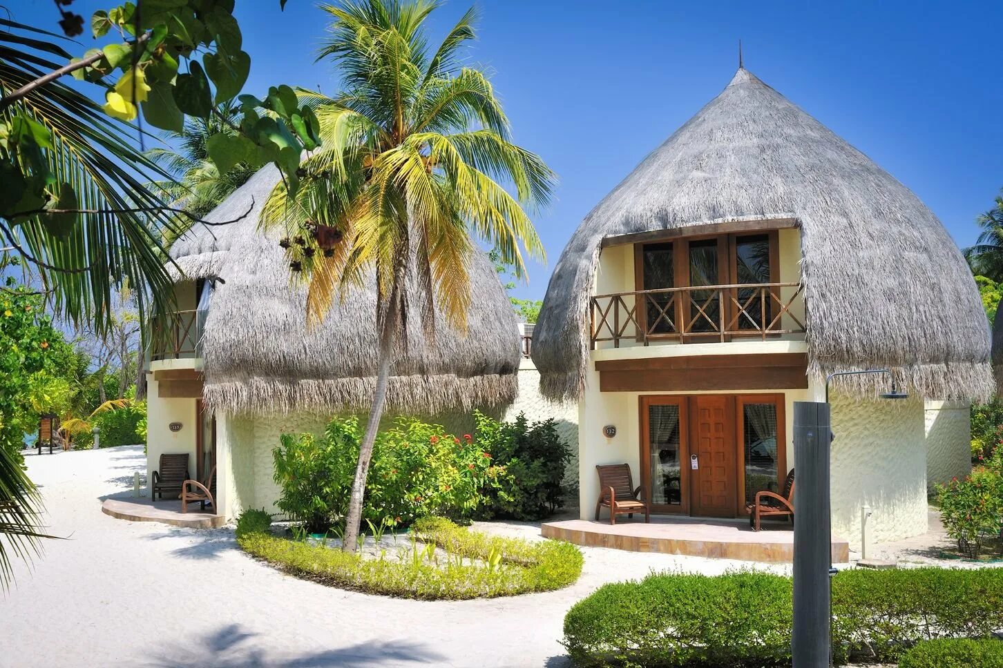 Bandos island resort. Мальдивы Bandos 4*. Бандос Исланд Мальдивы отель. Bandos Maldives Мальдивы Атолл Каафу остров Бодубандос. Bandos Island Resort Spa 4 Мальдивы.