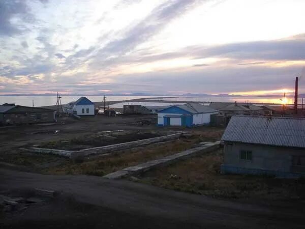 Поселок лаврентия чукотка. Лорино чукотка. Национальные праздники чукотки. Чукотка лорино 2023. Поселок лорино чукотка.