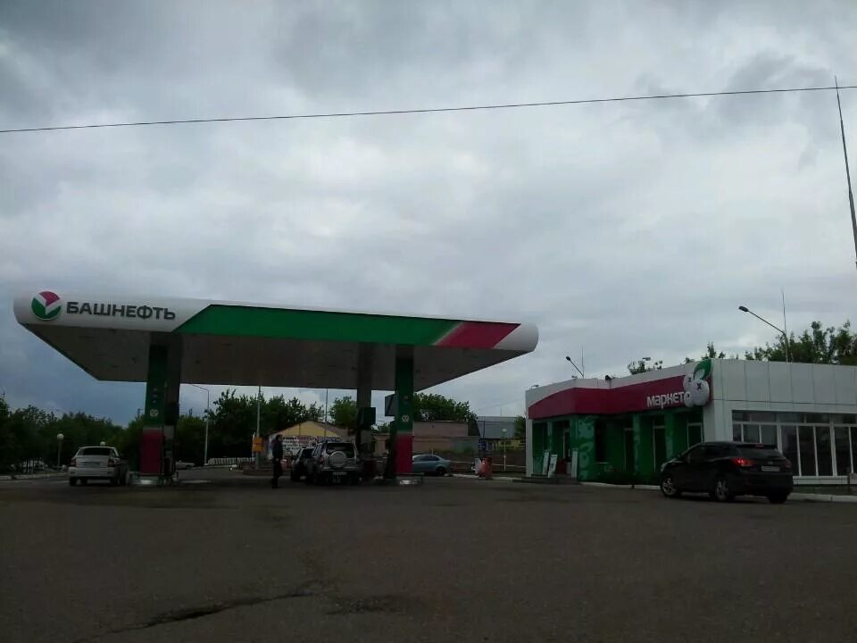 Бензоколонка башнефть. Азс традиционного типа. Частная азс. Водная азс башнефть павловка башкирнефтепродукт. Традиционная азс.