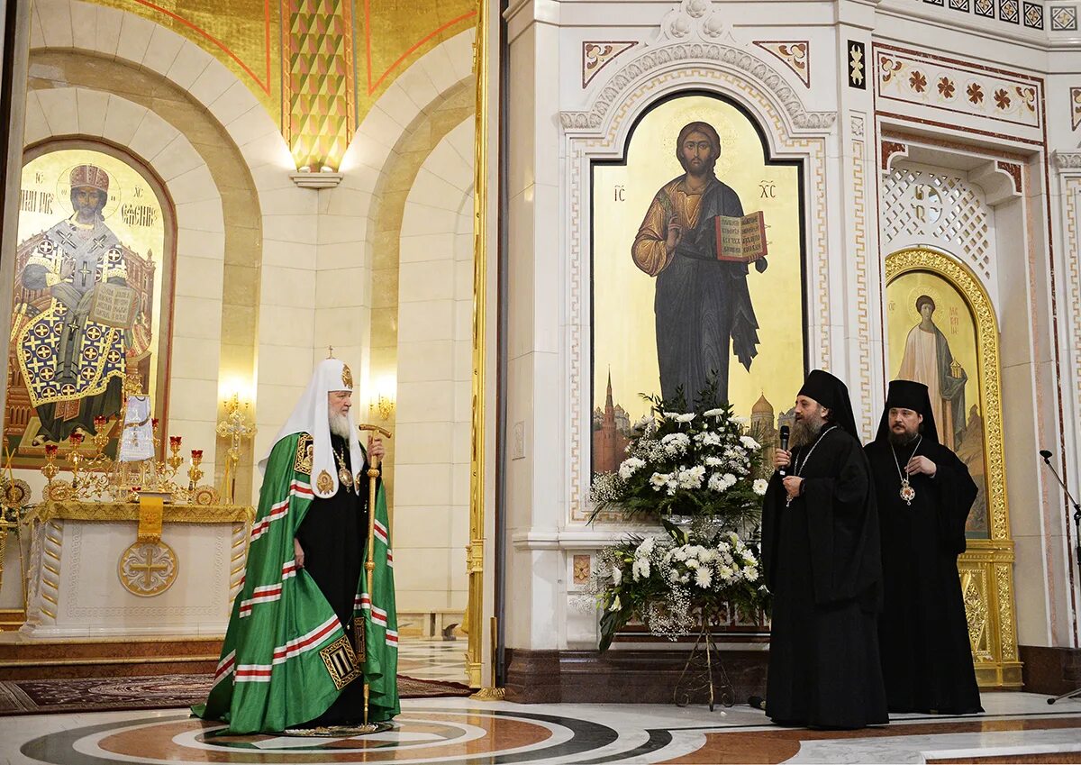 Всенощное бдение храм христа спасителя поклонение ризам. Кафедральный собор христа спасителя калининград. Калининградская епархия. Храм христа спасителя калининград служба. Служба в храме христа спасителя в калининграде.