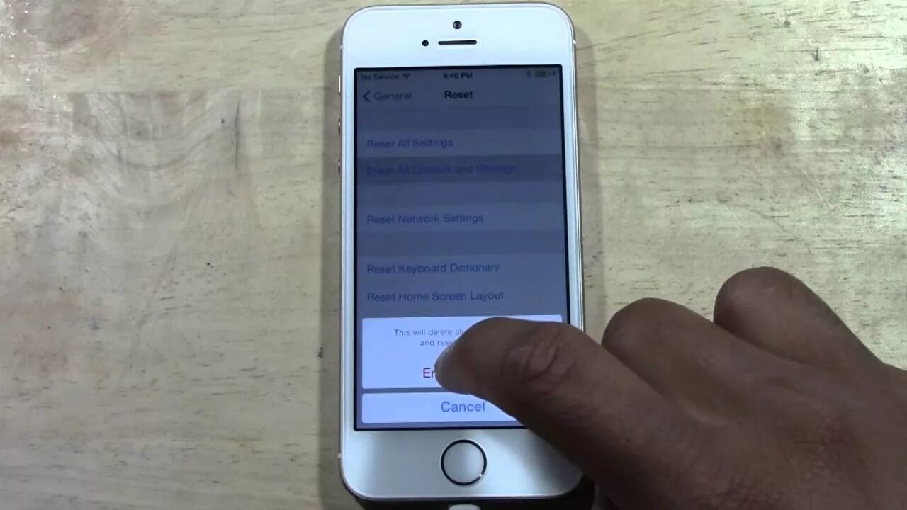 Скинуть айфон 15. Iphone 5s Factory reset. Пыфон 5 s полный сброс. Сброс айфон se. Iphone 5s resert.