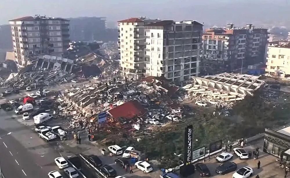 Землетрясение плиты. Землетрясение в Турции 2023. Турция землетрясение 3 метра. Турция землетрясение 2023 плита.