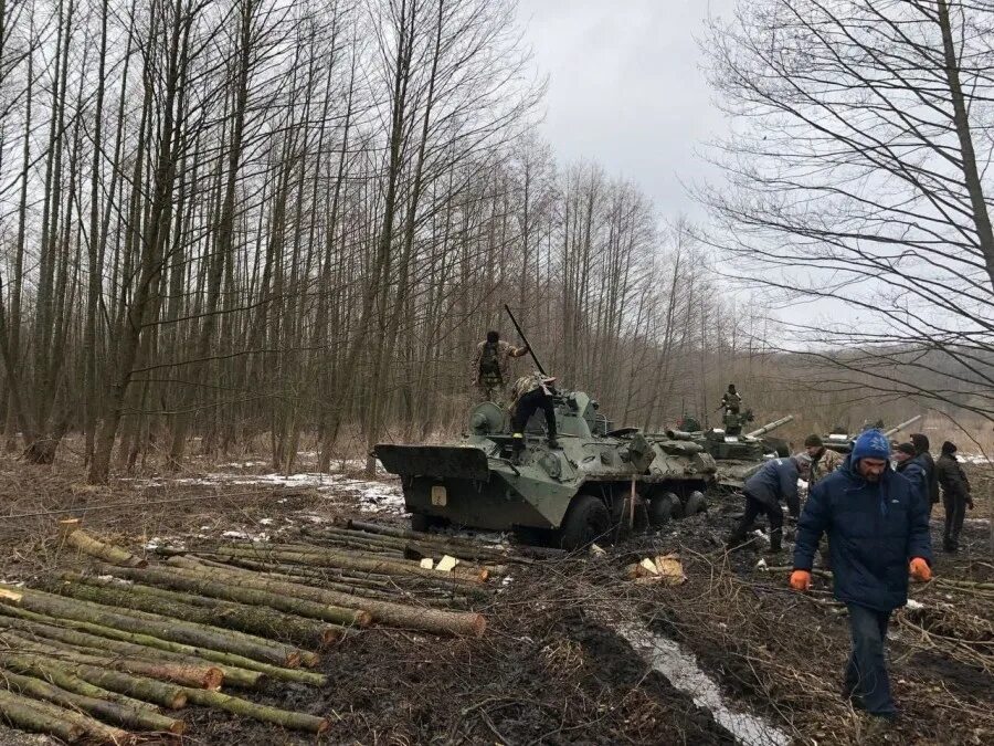 БТР-82а на Донбассе. Брошенная украинская техника. Брошенная Военная техника. Брошенная Военная техника в Украине.