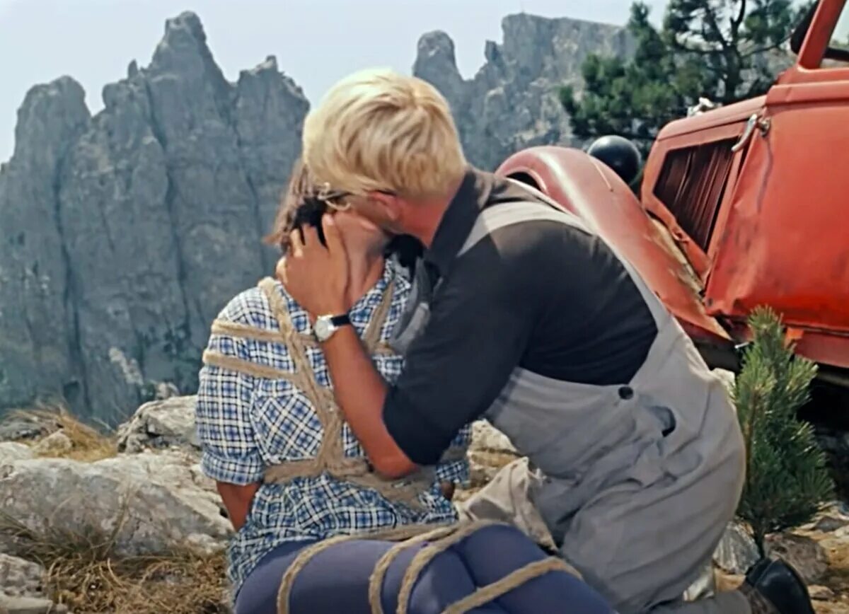 Кавказская пленница варлей. Кавказская пленница 1966 кадры. Какая пленниц. Кавказская пленница 1969. Какая пленниц.