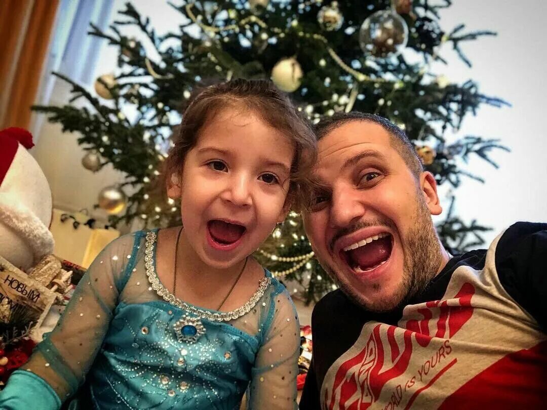 Дмитрий позов и его жена и дочь. Дима позов и его жена и дети. Сергей позов с семьей. Семья позовых. Семья позовых.