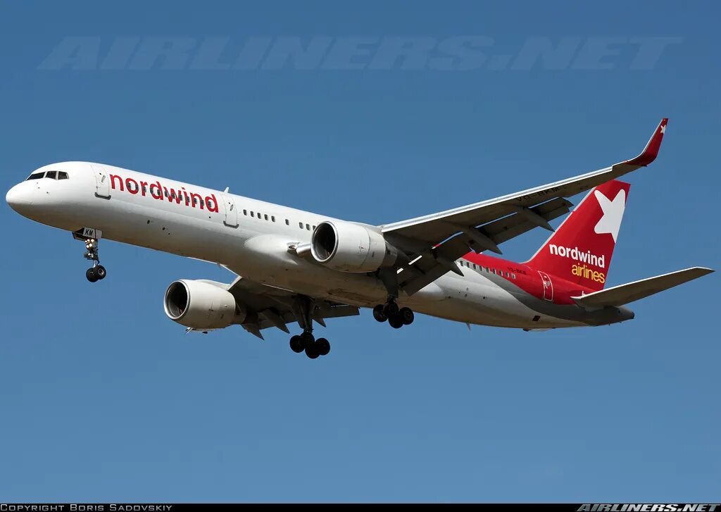 Самолет билеты купить нордвинд. Боинг 757 Nordwind. Nordwind Боинг 757-200. Боинг 757 Норд Винд. Самолёт Nordwind Airlines.