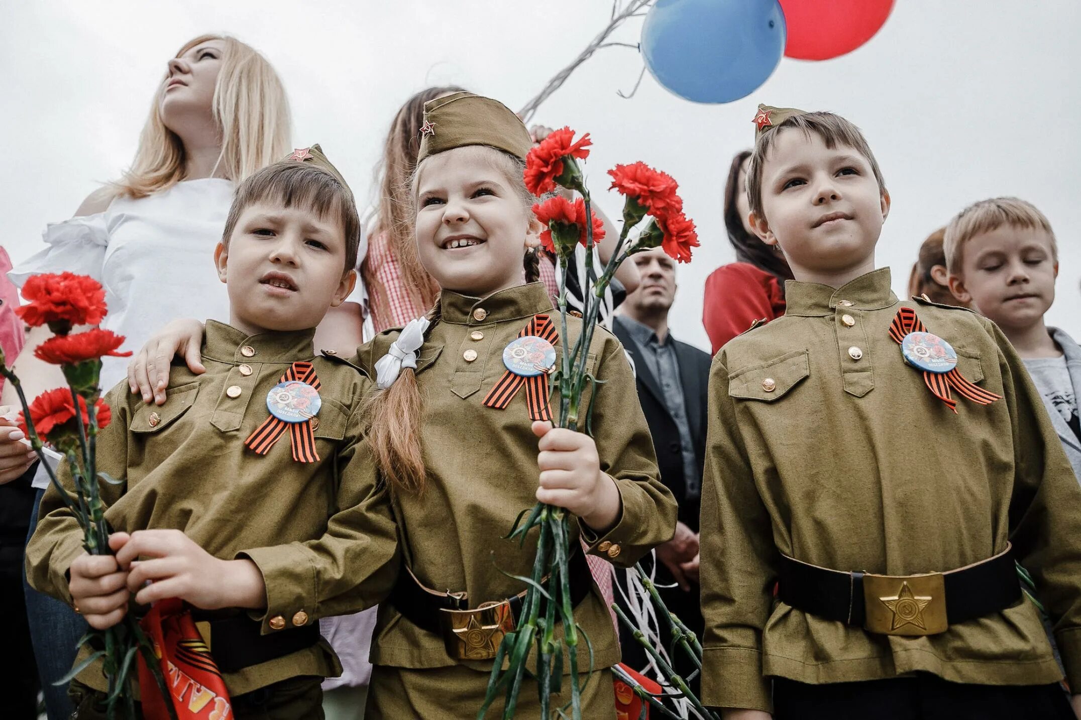 Александров 9 мая. Дети на параде Победы. Дети на параде 9 мая. День Победы для детей. Фотосессия к 9 мая для детей.