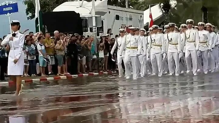 Прощание славянки на тайланде под прощание. Русские моряки маршируют в Тайланде. Прощание славянки моряки. Русские моряки на параде в Тайланде. Парад моряков ВТАИЛАНДЕ.