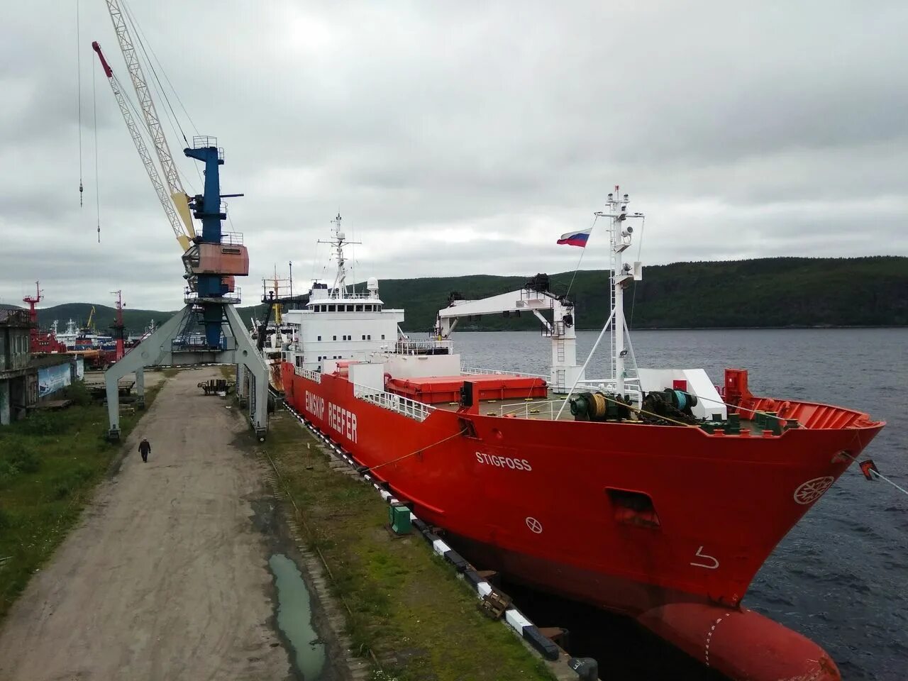 Приход судов в порт. Рыболовное судно Онега Мурманск. Судно Помор Мурманск. Судно Териберка Мурманск. Рыболовное судно Териберка Мурманск.