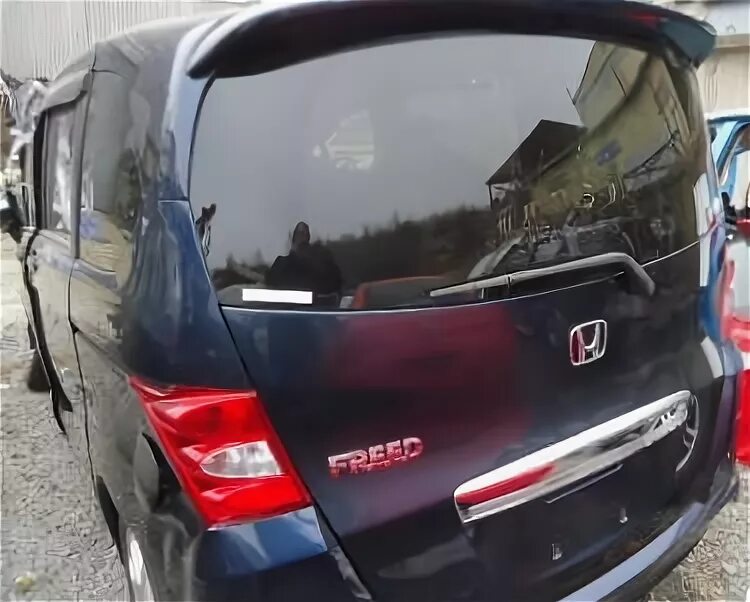 Дверь хонда фрид купить. Крышка багажника Хонда Фрид. Электронная дверь на Хонда Фрид 2014. Задняя дверь Хонда Фрид. Хонда Фрид 2010 фонарь заднего стекла.