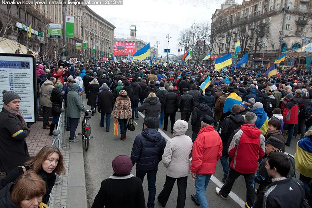 8 декабря 2013. Майдан 1 декабря 2013. Майдан 2013 декабрь протесты. Майдан митинг. Молодёжь Майдан декабрь 2013.