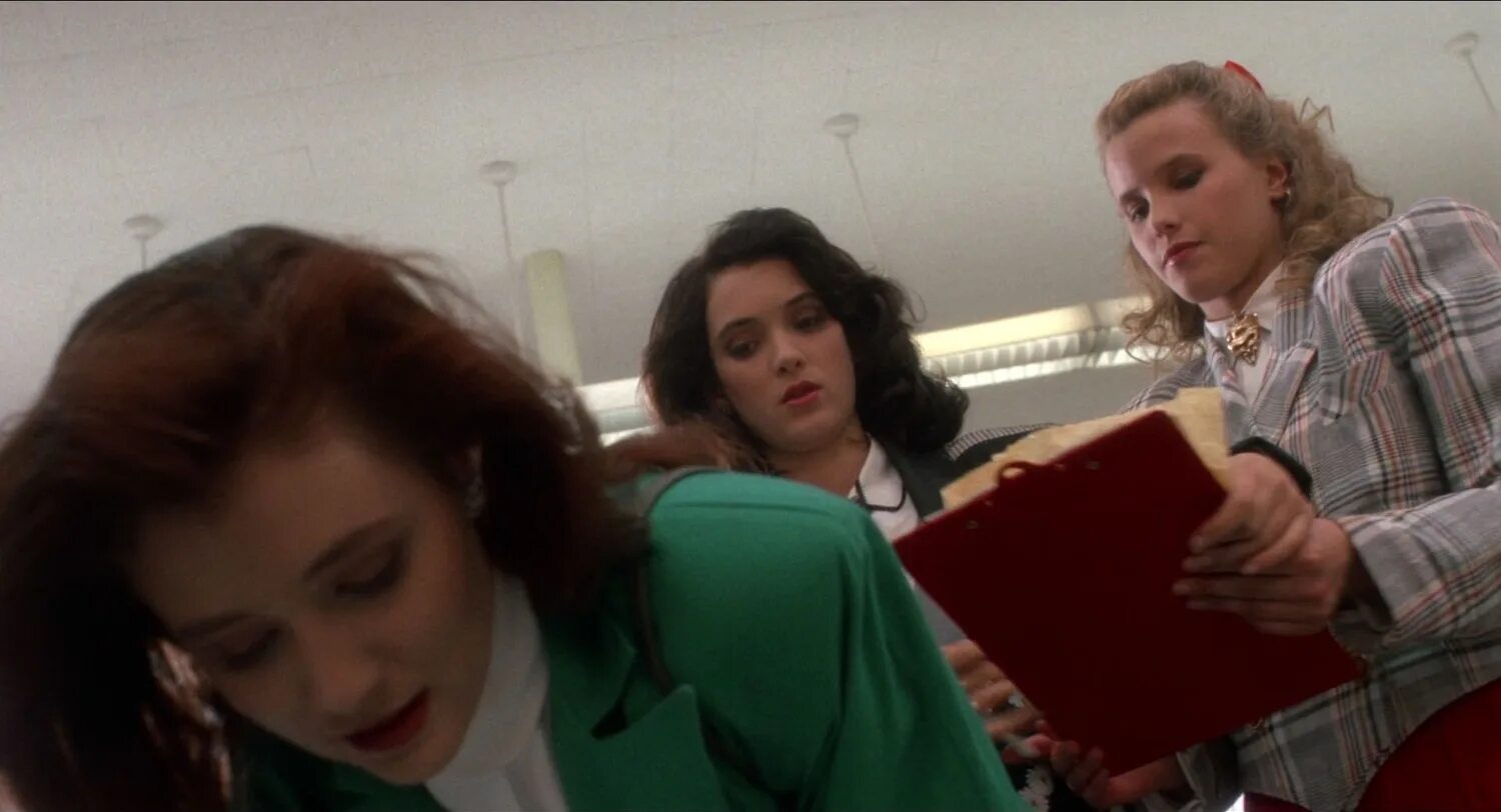 смертельное влечение отзывы. смертельное влечение фильм 2018. смертельное влечение фильм 1988 постер. фильм хэзерс 1989. смертельное влечение 1988 хизер.