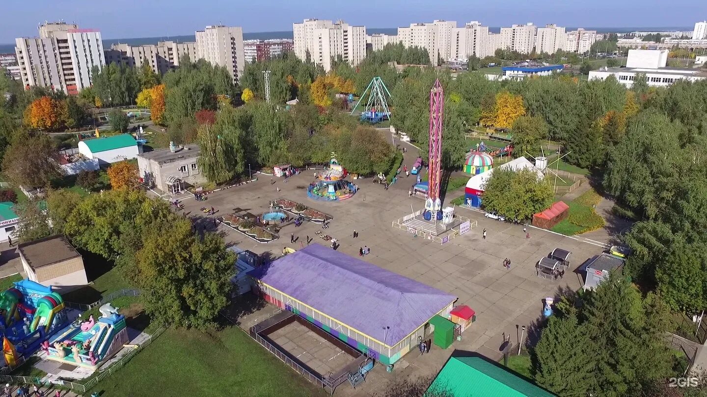 Парк аттракционов набережные. Парк Победы Набережные Челны. Парк аттракционов Набережные Челны парк Победы. Набережные Челны парар Победы. В парке Победы Набережные Челны.