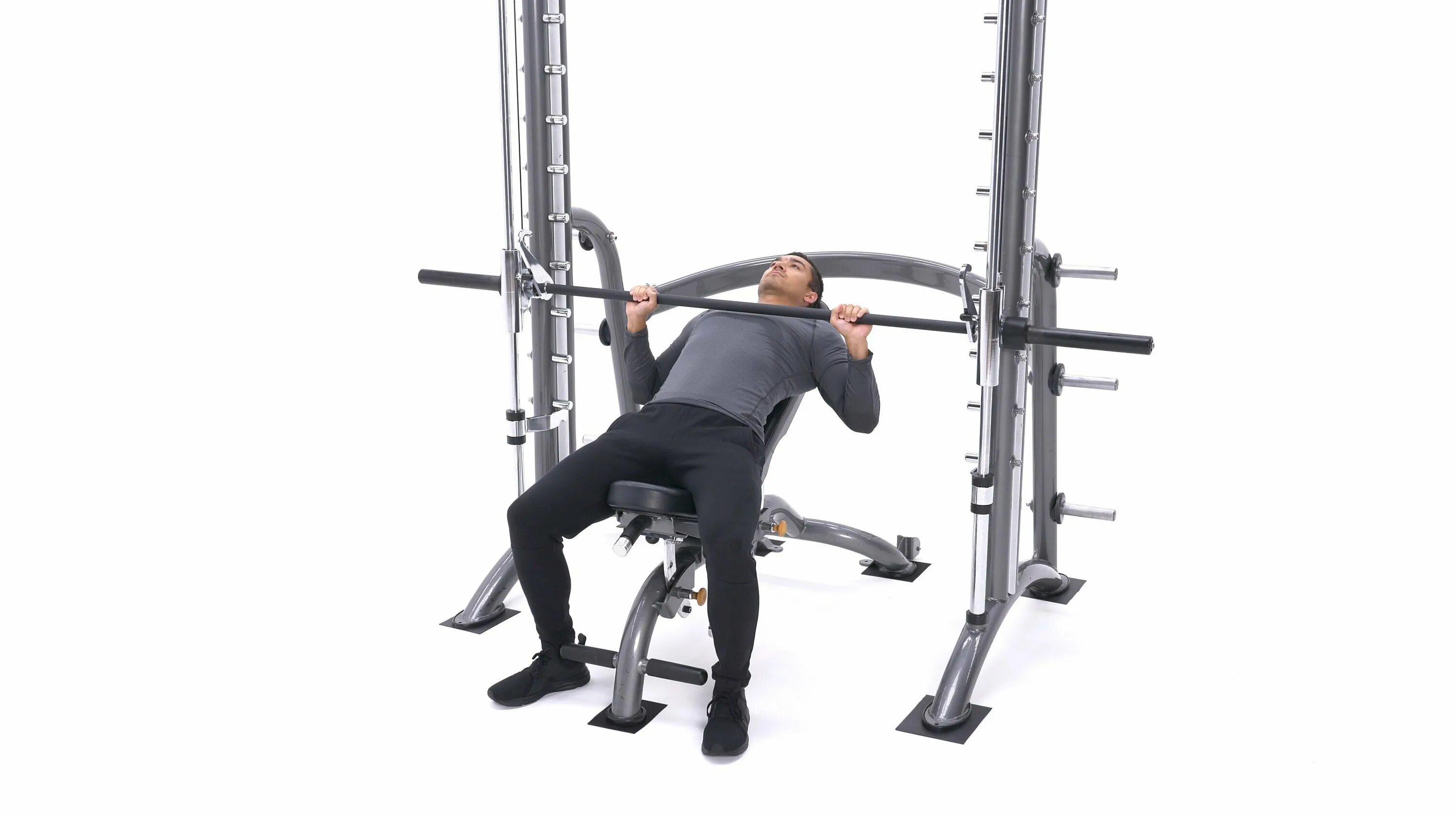 Incline Bench Press тренажер. Smith Machine Incline Bench Press. Жим лежа в Смите. Тренажер Shoulder Press Paramount. Горизонтальный жим в тренажере