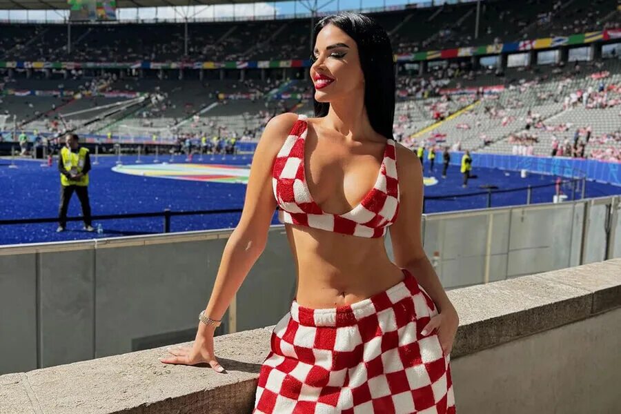 Самая сексуальная болельщица сборной Хорватии показала фотографии с матча против