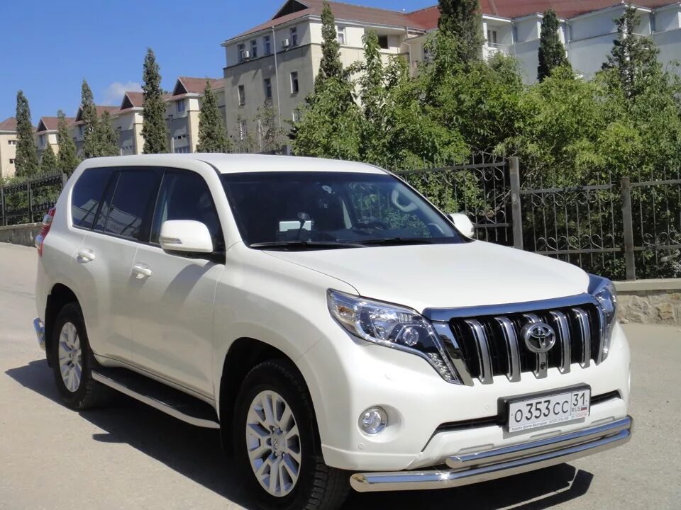 Купить ленд круизер прадо. Toyota Land Cruiser Prado 200. Тойота ленд Крузер 150 белый. Land Cruiser Prado 150 белый. Toyota Land Cruiser Prado 2015 белый.