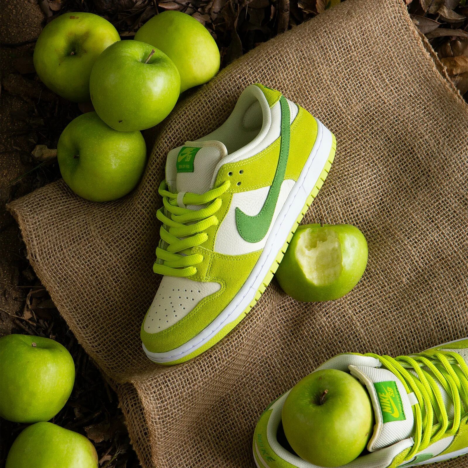Кроссовки nike green. Nike SB Dunk Green Apple. Nike Dunk Green Apple. Nike SB Dunk Low Green Apple. Nike Dunk Low Green Apple.