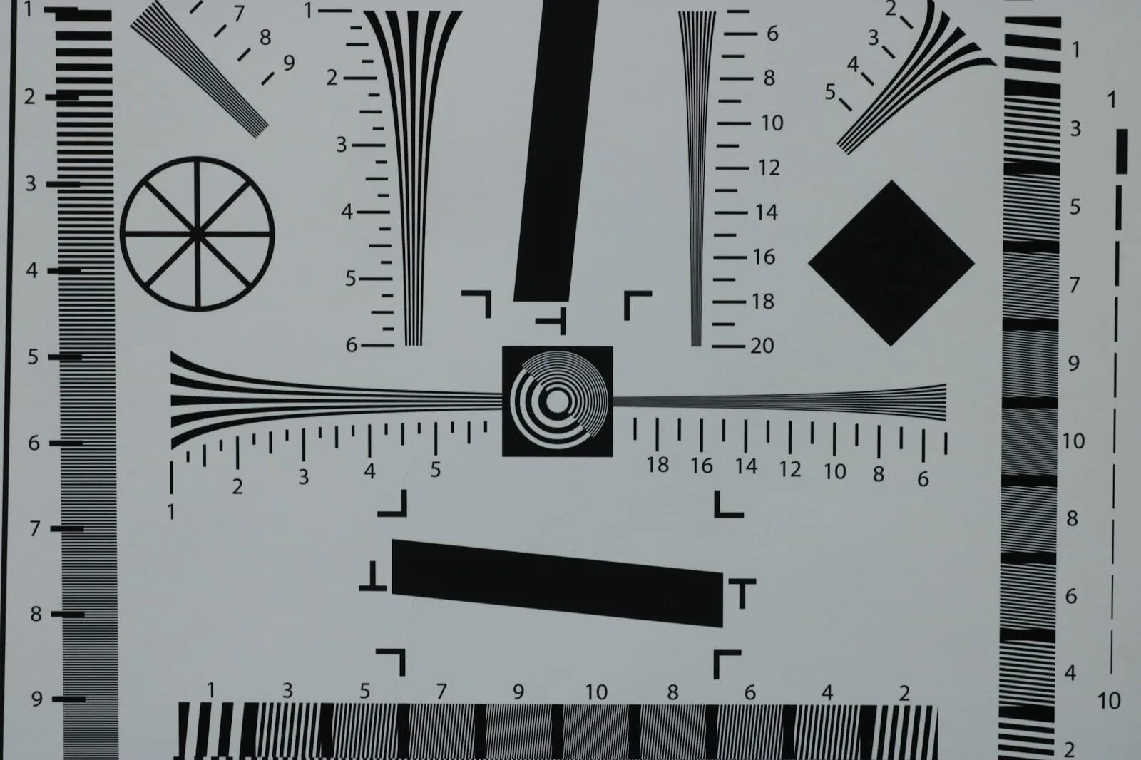 Испытательная таблица ISO 12233. Тестовая таблица юстировка объектива. Таблица для юстировки объектива.