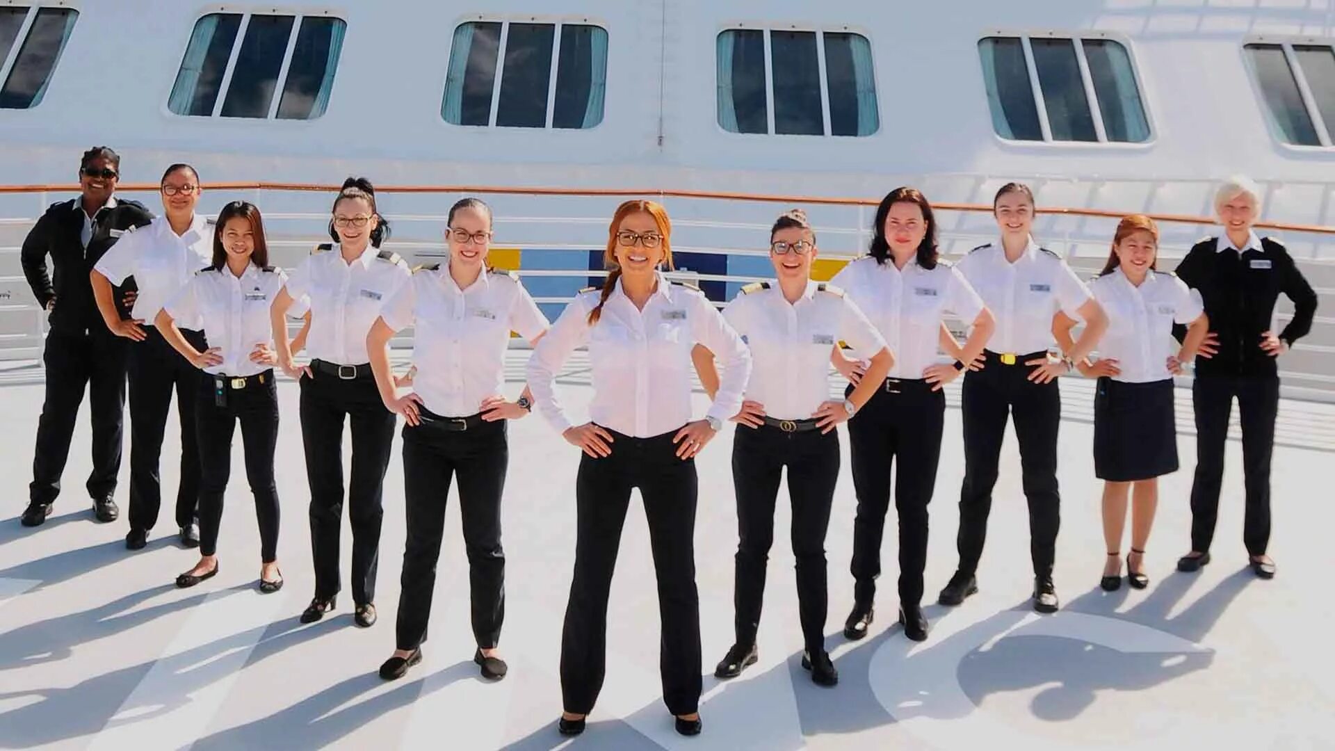 Учебно-парусное судно упс "крузенштерн". Персонал круизного лайнера. Команда лайнера. Капитан лайнера князь владимир. Команда лайнера.