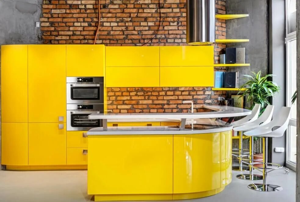 Кухни сток. Желтые кухни. Желтый кухонный гарнитур. Кухня в желтом стиле. Желтая кухня в интерьере.