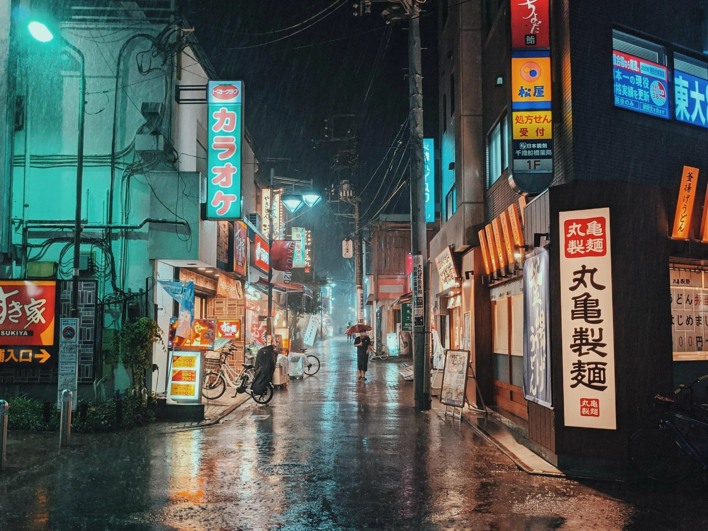 Город после токио. Японские улицы. Улочки Японии. Японские улицы в Токио. Дождливый город в Японии.