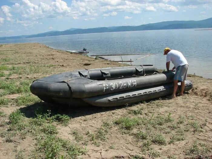 Джонбот. Реалкрафт 470. В 8 лодках можно разместить. Лодки салют передний рундук. В 8 лодках можно разместить.