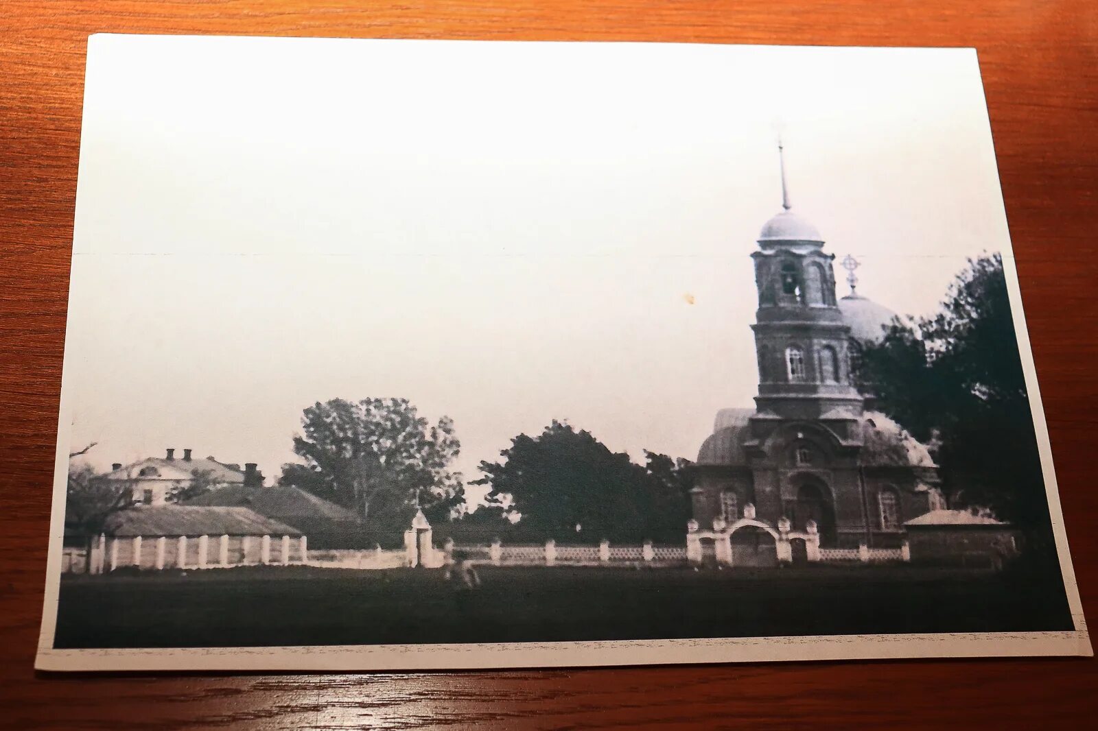 Монах в храме. Владимир палей стихи. Спаси нас господь. Вхожу в старый храм я снова. Вхожу в старый храм я снова.