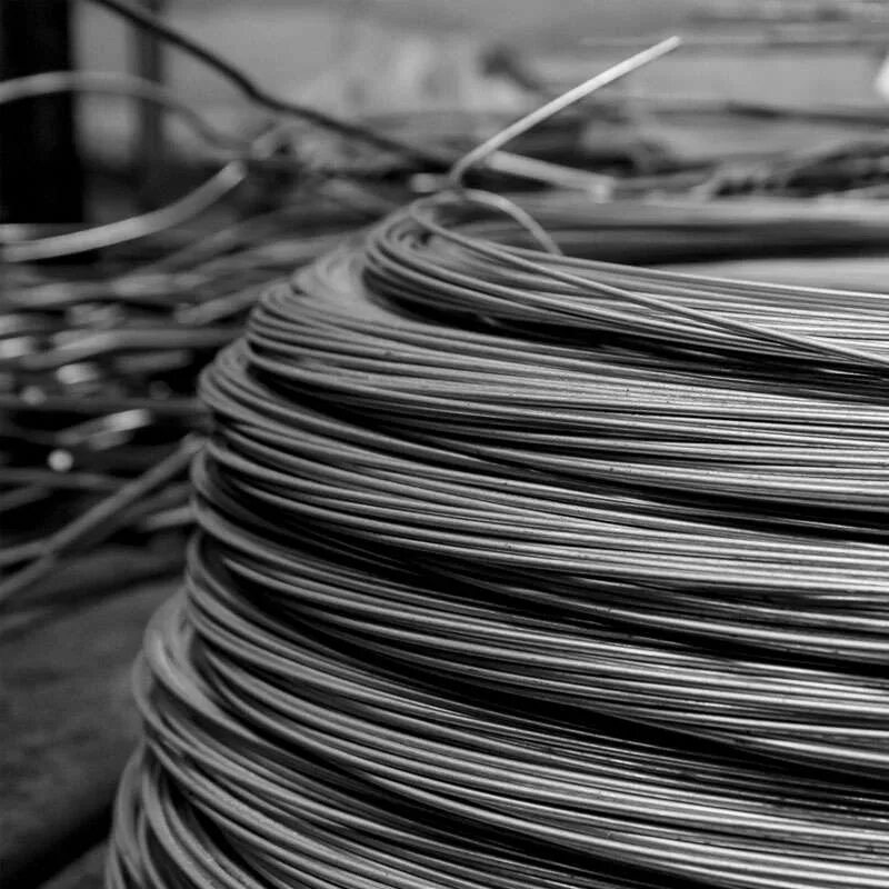 Катанка 5,5. М. Много проволоки. Металлическая проволока 35хм. Кабельные изделия марка алюминия.