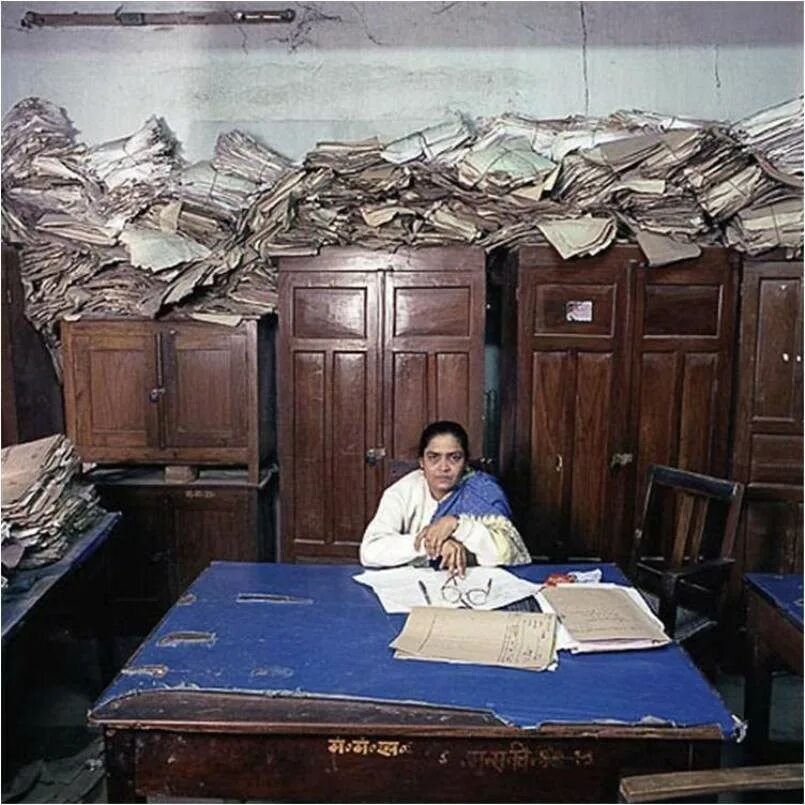 Самый ужасный офис. Стол чиновника. Рабочий кабинет чиновника. Кабинет премьер министра дмитрия анатольевича медведева. Кабинет президента рф.