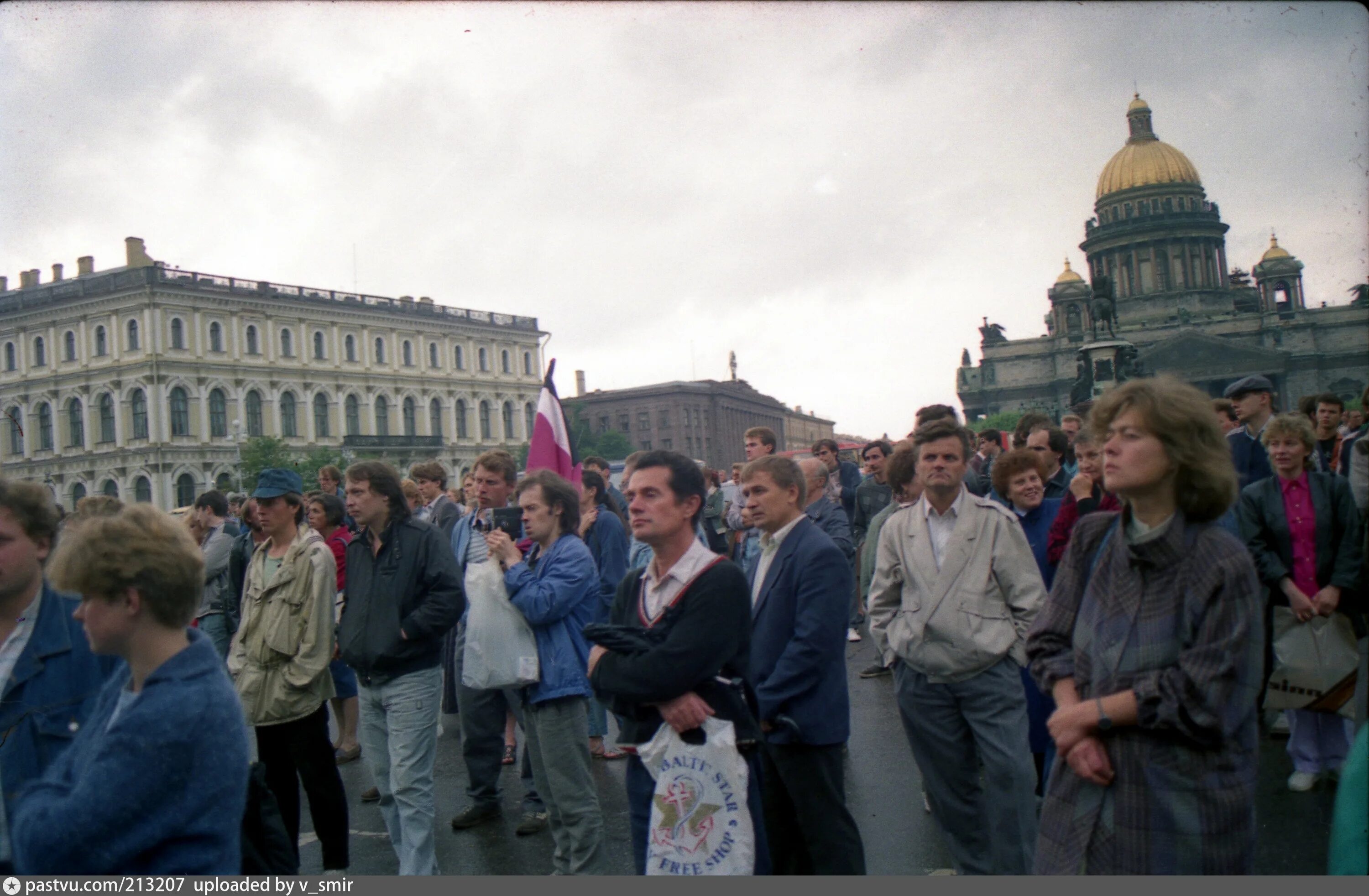 Россия 90 2000 годы. Митинг на Исаакиевской площади 1991. 90е в России Петербург. Россия в 90е Санкт Петербург. Санкт Петербург в начале 90х.