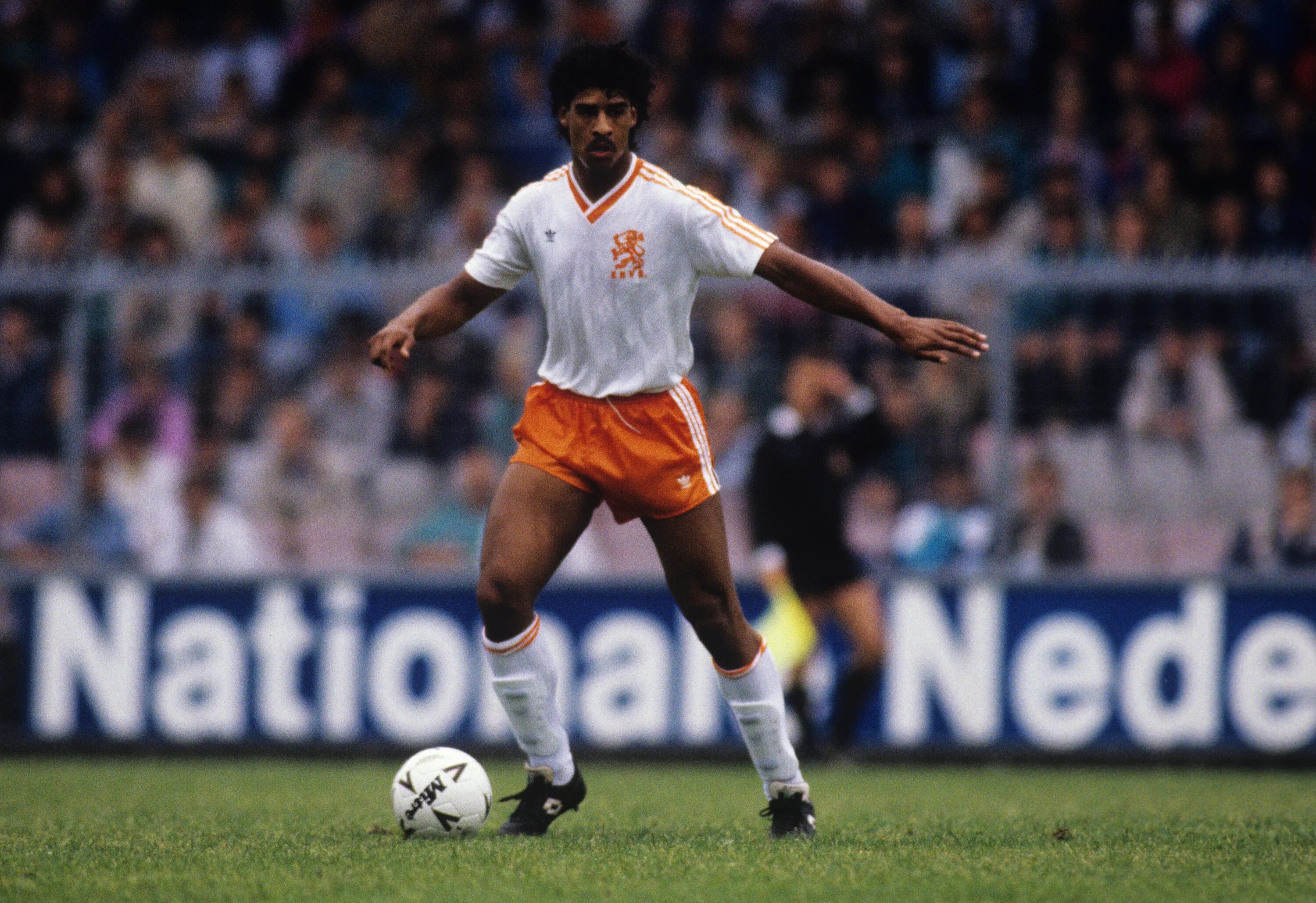 Frank Rijkaard. Frank Rijkaard 1988. Франк Райкард футболист. Frank Rijkaard 1990. De wit