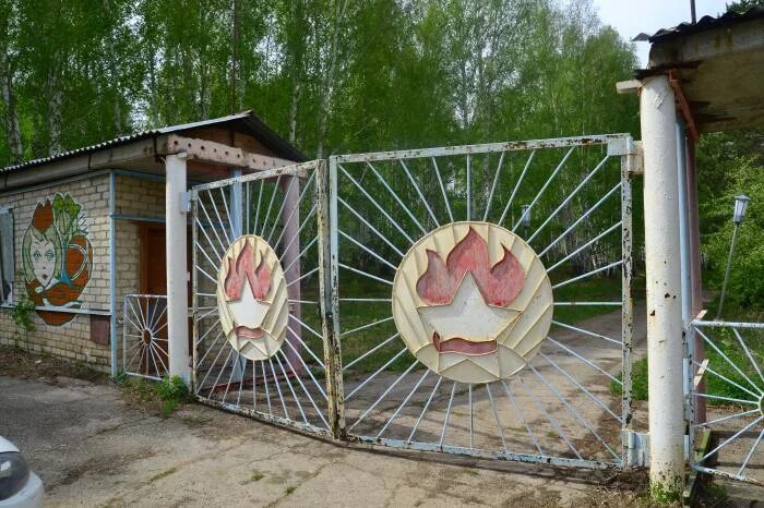 Лагерь воздух. Заброшенный лагерь горный воздух башкирия. пионерский лагерь горный воздух чиасср. горный воздух лагерь в нугуше. горный воздух лагерь 2025.